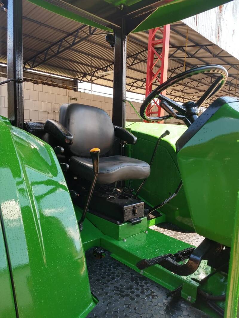 TRATOR JOHN DEERE 5700 - 4X4 - ANO 1998 - VENDIDO